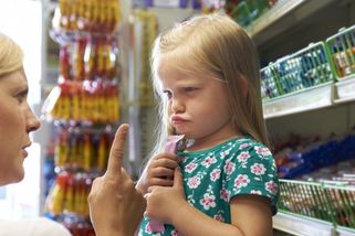 „Lidi mě probodávali pohledem.“ Lucie vyrazila s dcerou na nákup a odcházela s pocitem nejhorší matky na světě